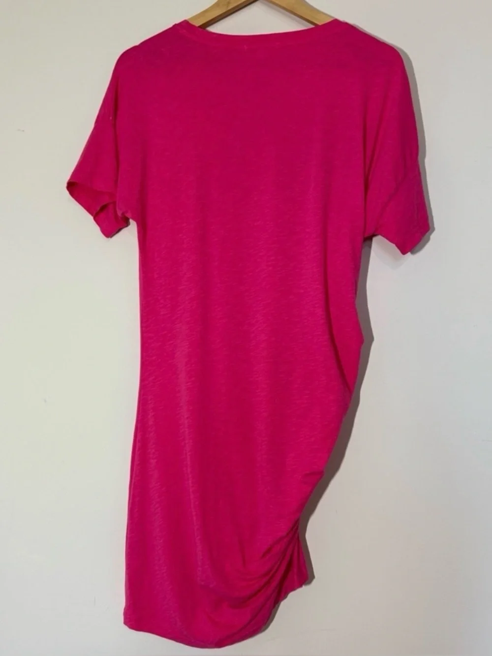 SUNDRY Side Shirred Ruched Short Sleeve Tee Dress In Raspberry Pink Size 0 - Picture 5 of 6